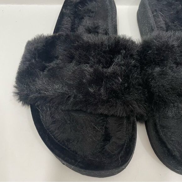 NWOT Victoria’s Secret PINK Black Fuzzy Slide On Sandals - Picture 2 of 3